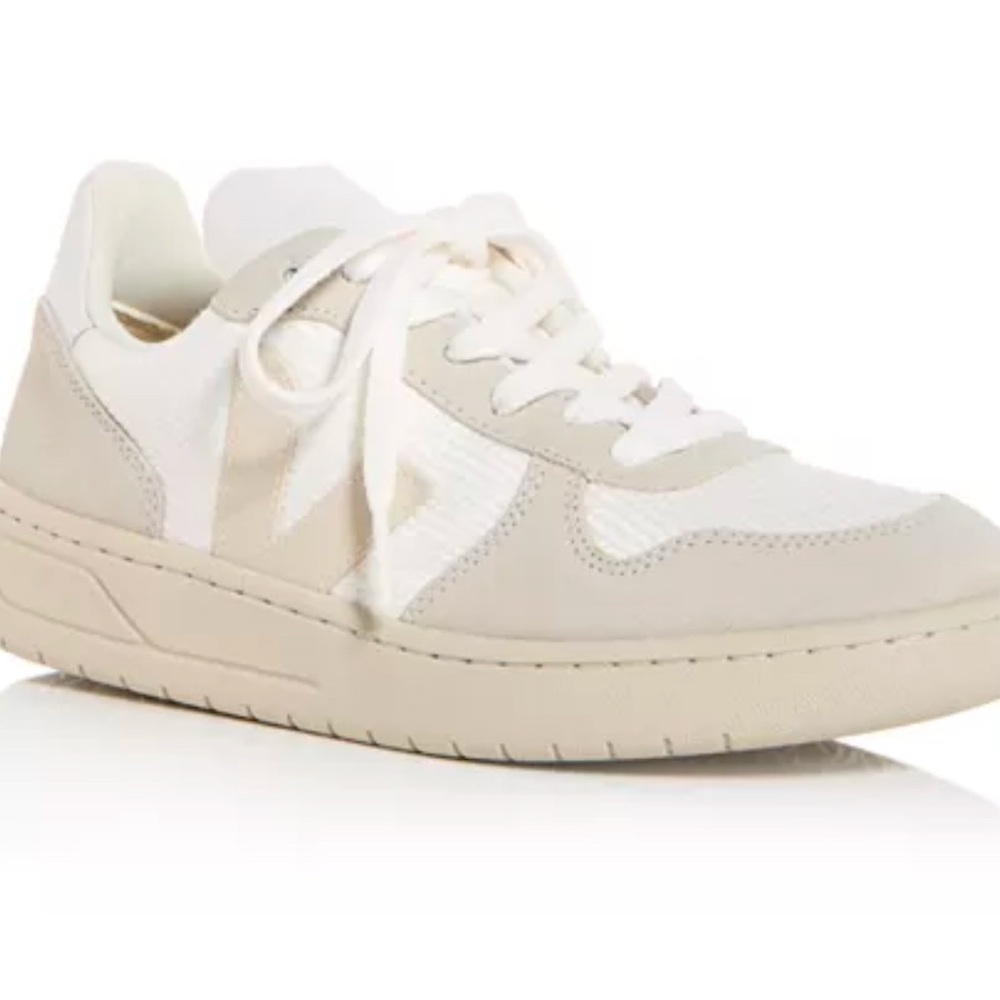 Veja Women's Sneakers in White and Beige